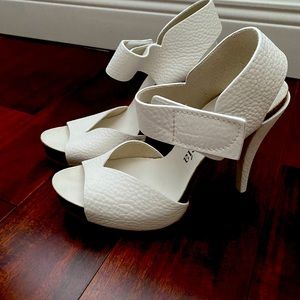 Pedro Garcia - beautiful white high heels sandals - aize 39 never wore. Heel 4.5